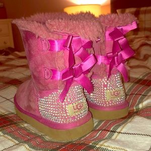 GIRLS PINK UGGS💓